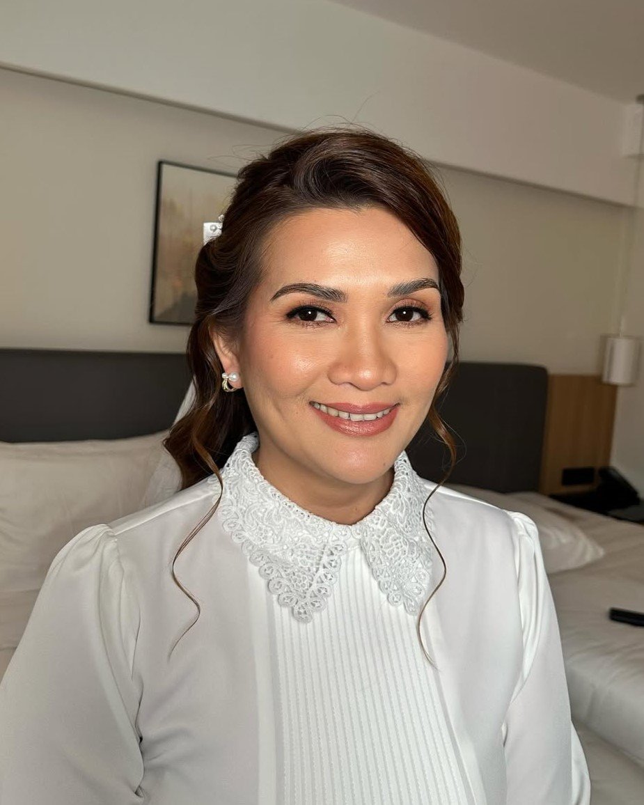 Bridal makeup look, soft and natural for a wedding day