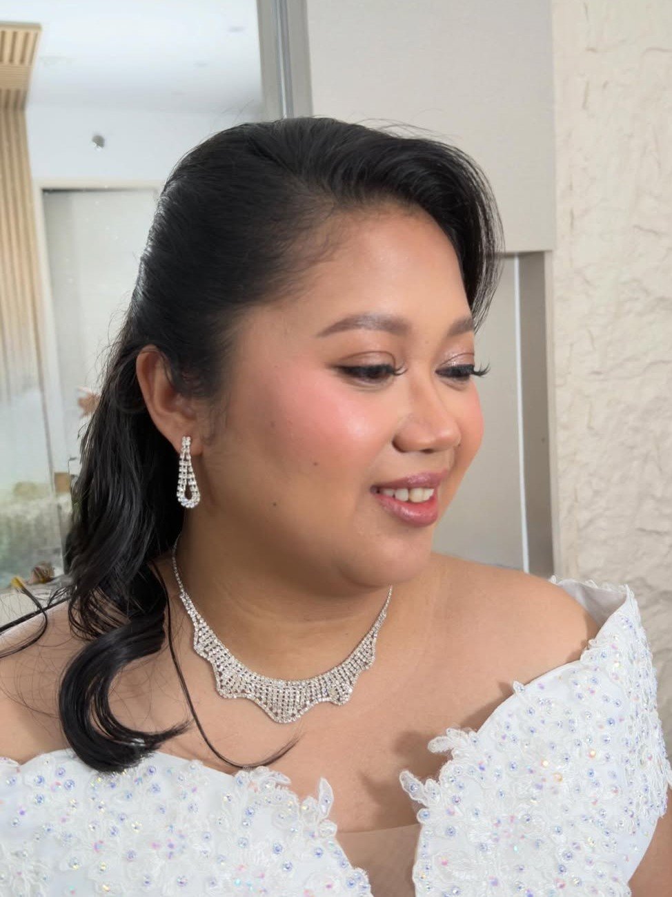 Bridal makeup look, soft and natural for a wedding day